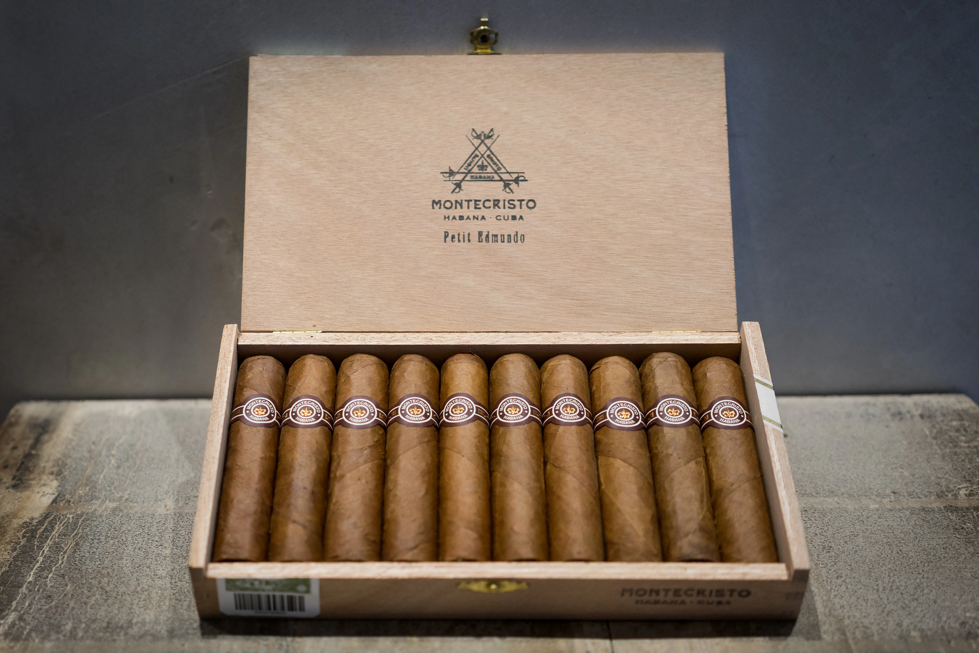 Montecristo Petit Edmundo Cigar - Image 4
